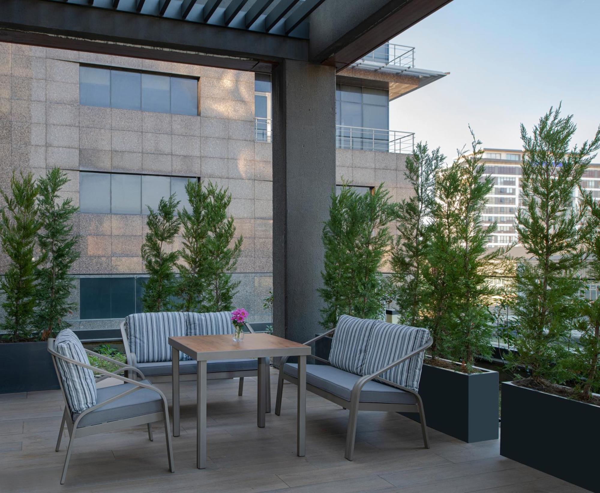 Movenpick Living Istanbul West Hotel ภายนอก รูปภาพ A 3D rendering of a patio