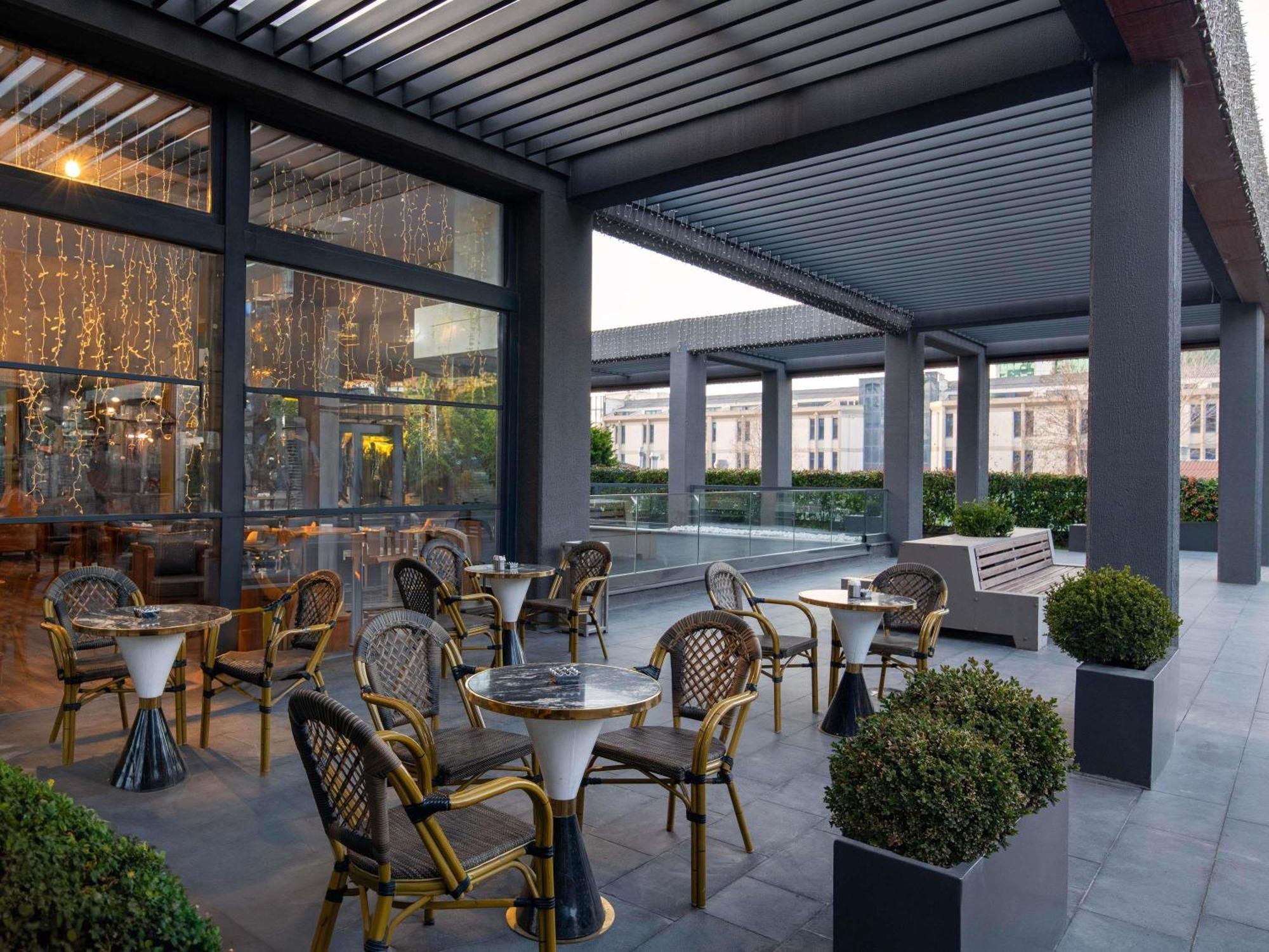 Movenpick Living Istanbul West Hotel ภายนอก รูปภาพ
