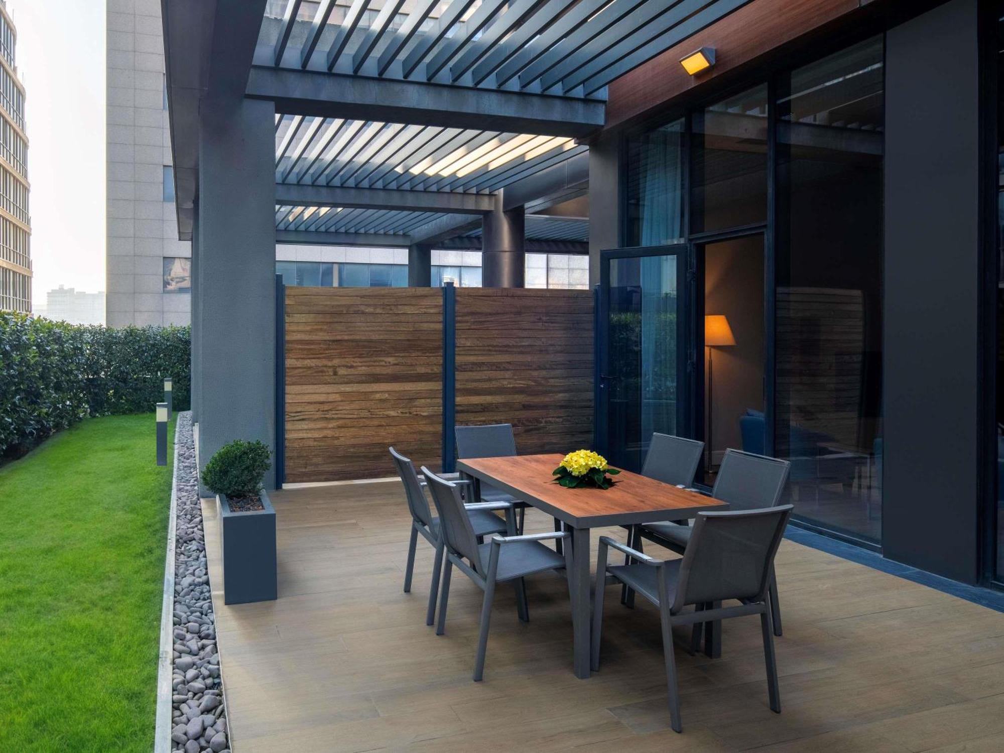 Movenpick Living Istanbul West Hotel ภายนอก รูปภาพ