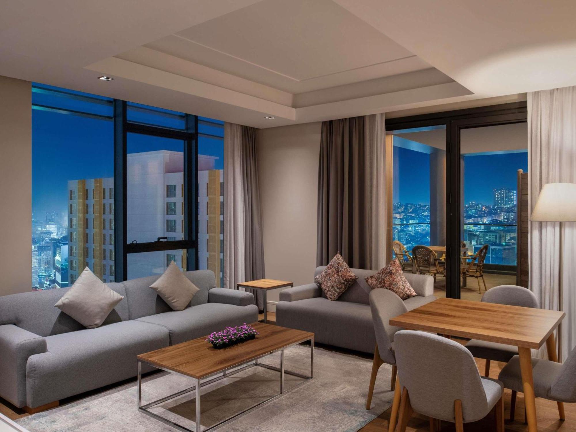 Movenpick Living Istanbul West Hotel ภายนอก รูปภาพ